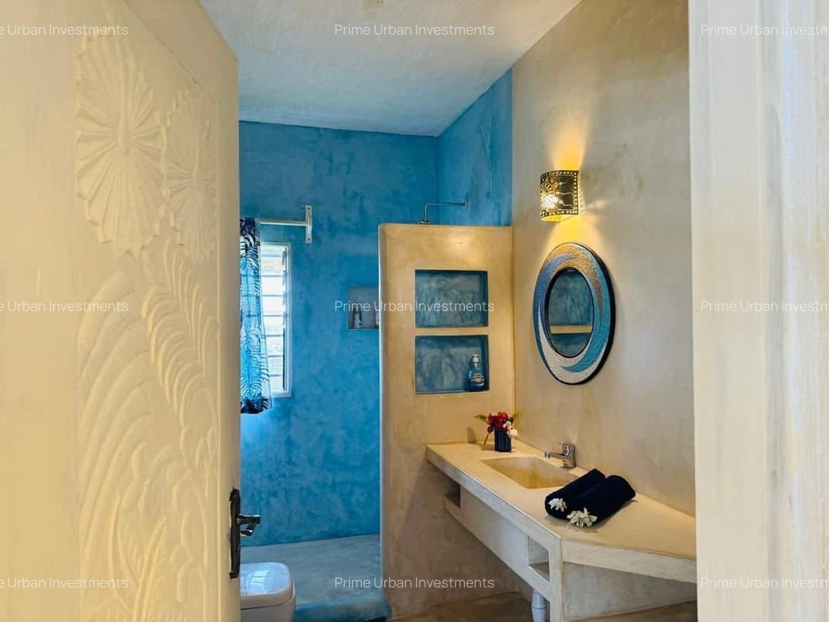 8 Bed House with En Suite in Watamu - 9