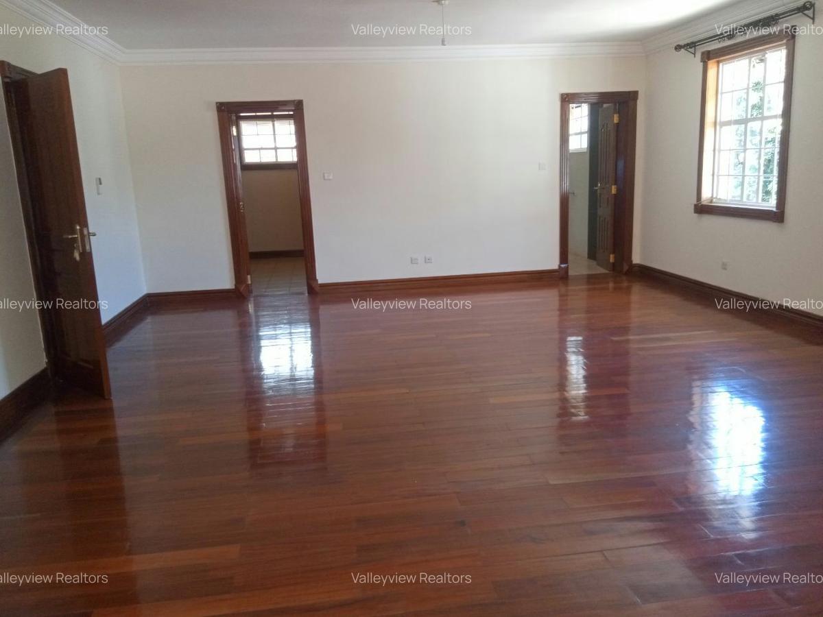 4 Bed Townhouse with En Suite at Lavington - 18