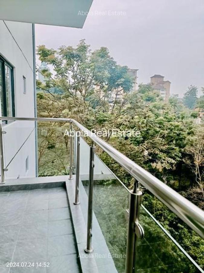 3 Bed Apartment with En Suite in Riverside - 17