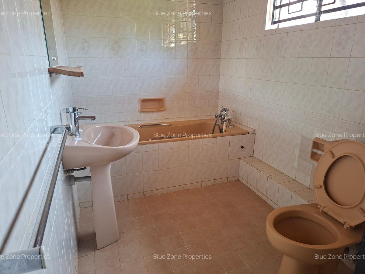 4 Bed House with En Suite at Off Redhill Dr - 10