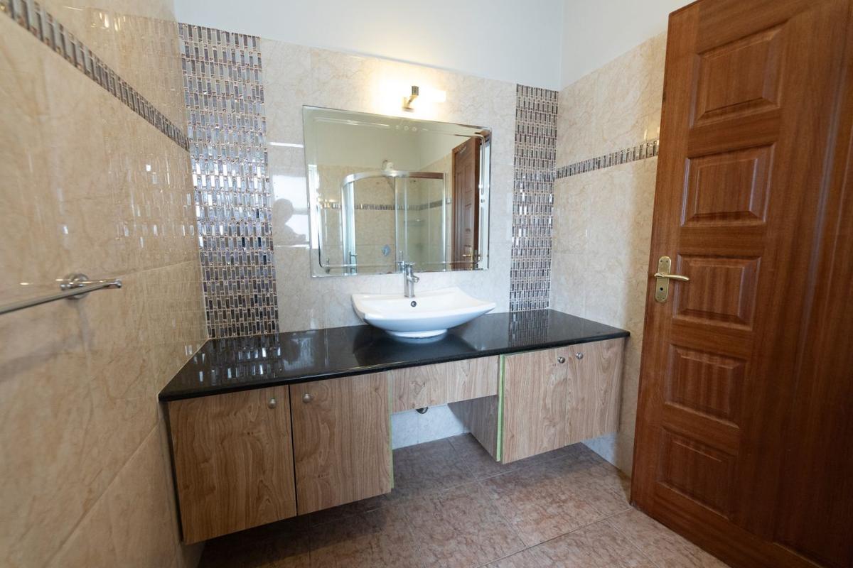 3 Bed Apartment with En Suite at Gatundu Road - 10