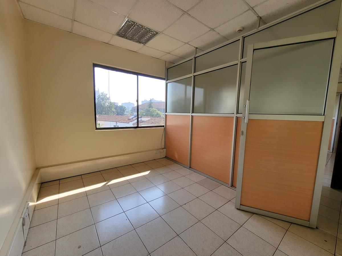 Commercial Property with Service Charge Included in Kilimani - 9