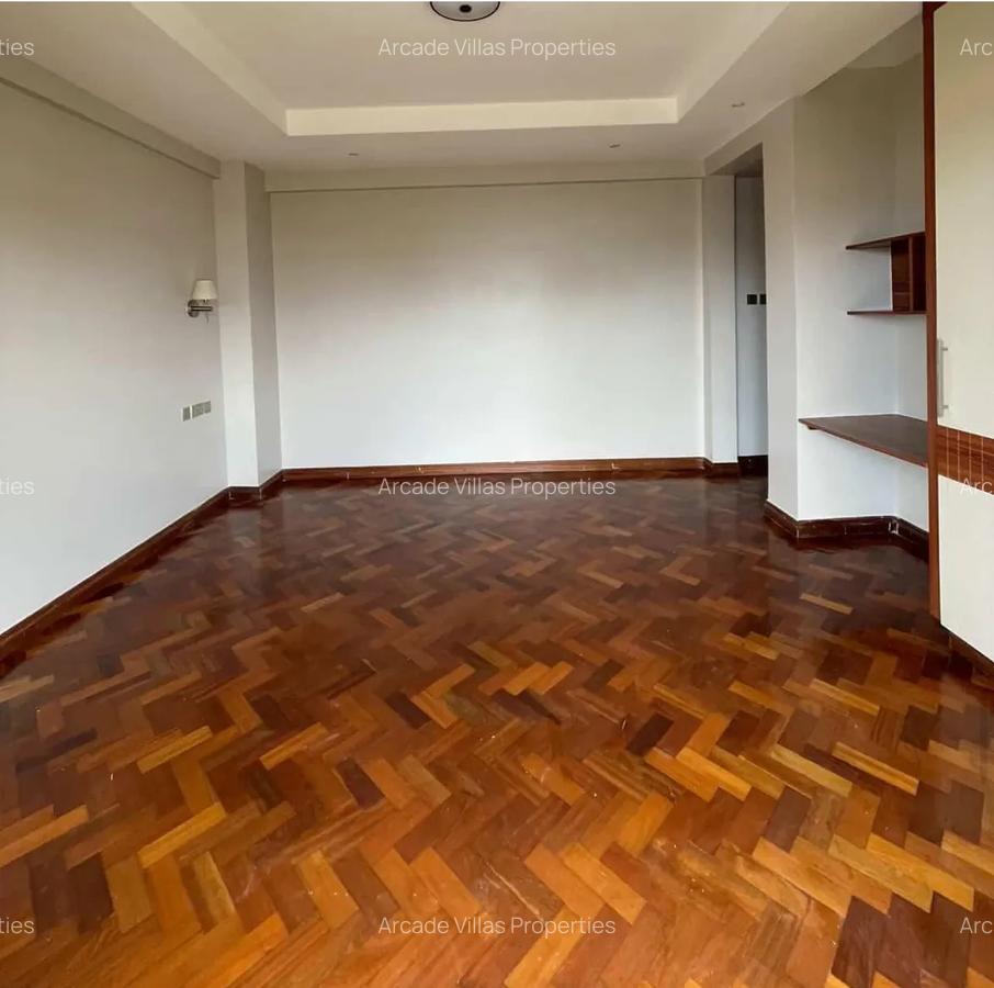 4 Bed Apartment with En Suite in Riverside - 6