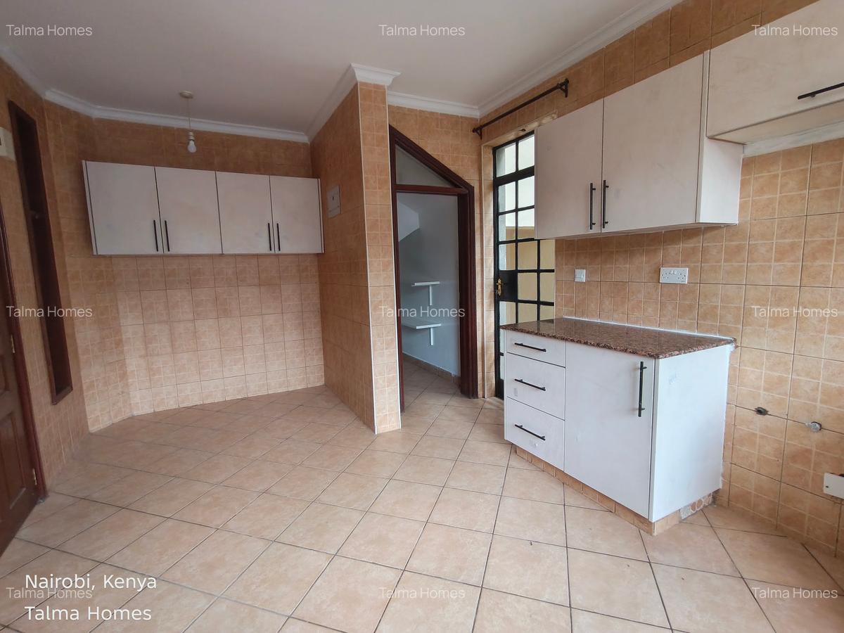 4 Bed Townhouse with En Suite at Lavington - 3