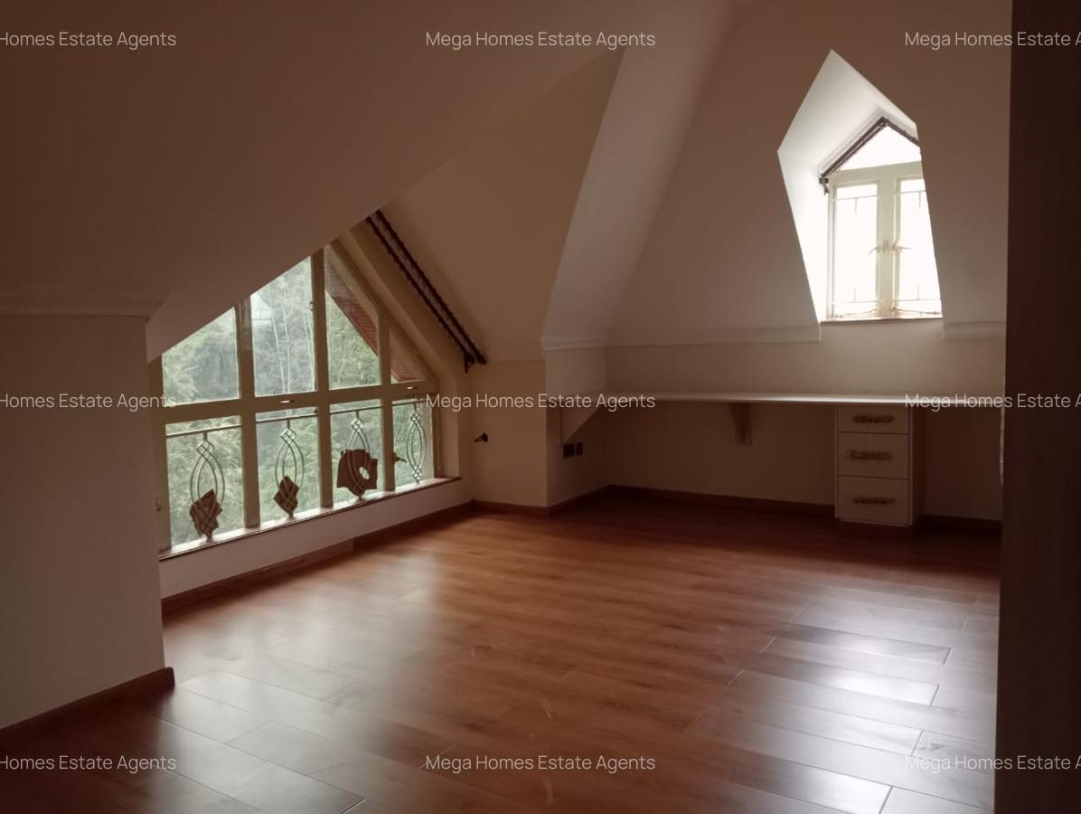 6 Bed House with En Suite at Rossyln - 14