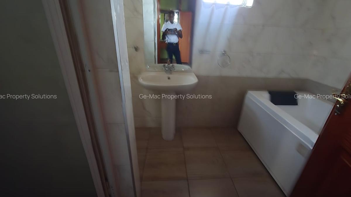 5 Bed House with En Suite in Nyari - 16