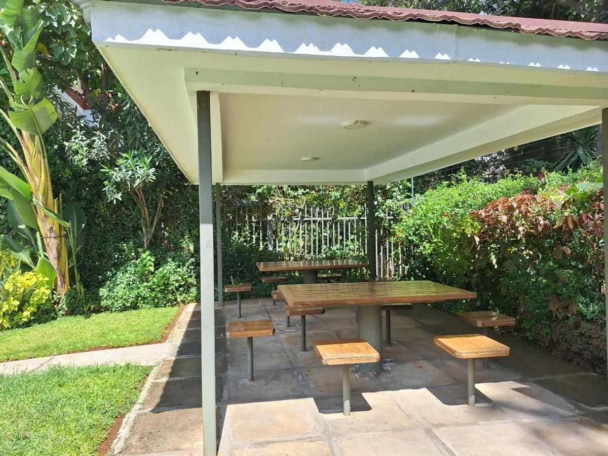 5 Bed Townhouse with En Suite in Spring Valley - 3