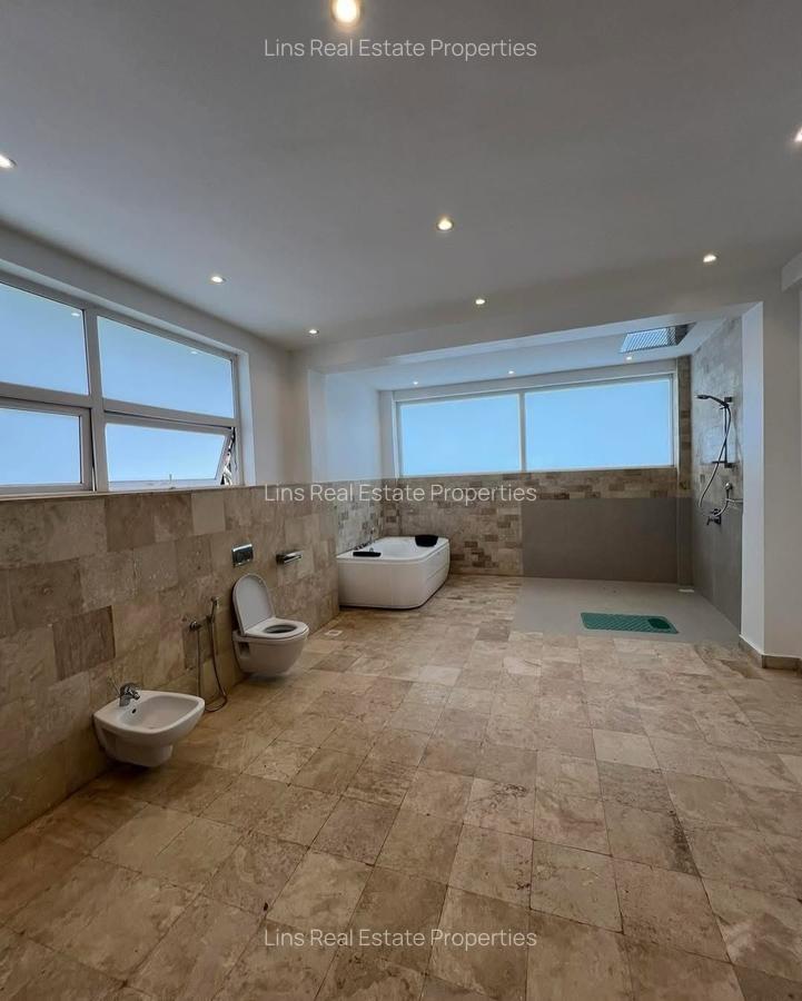 5 Bed House with En Suite in Runda - 20
