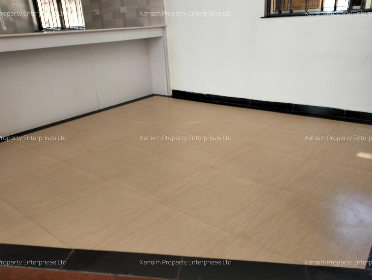 5 Bed Townhouse with En Suite in Lavington - 3