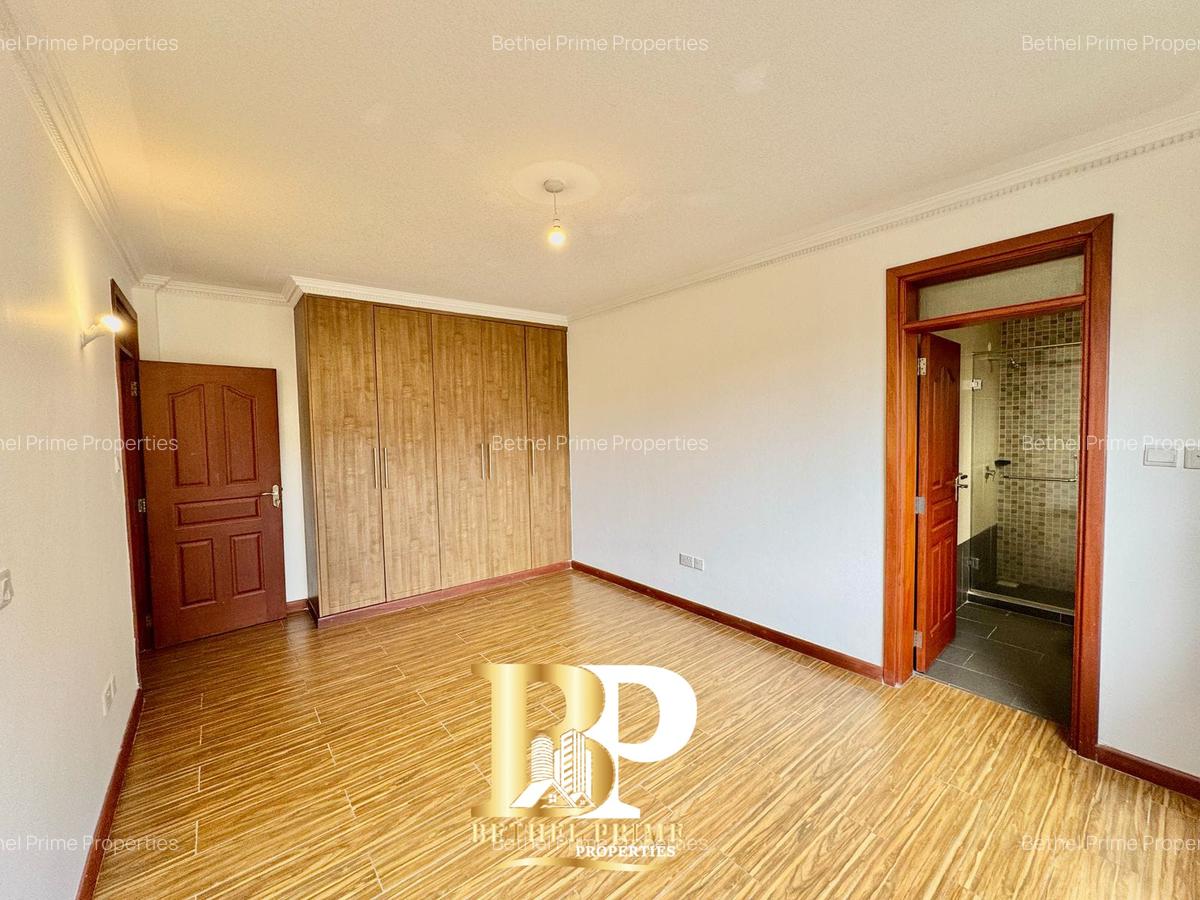 3 Bed Apartment with En Suite in Riverside - 9