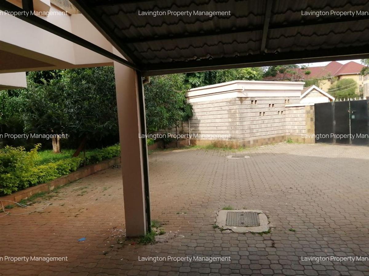 5 Bed House with En Suite at Lavington Green - 4