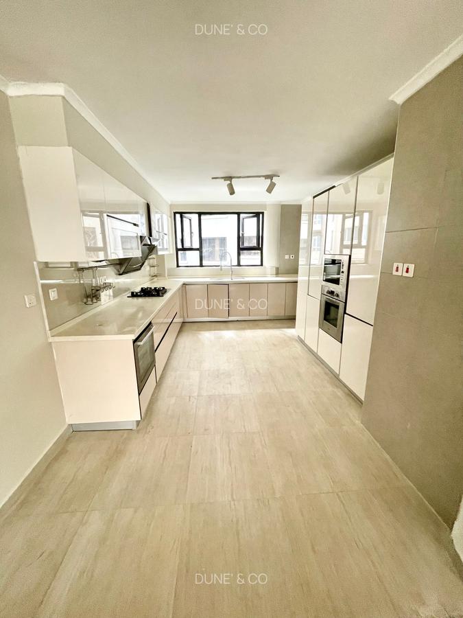 3 Bed Apartment with En Suite in Riverside - 5