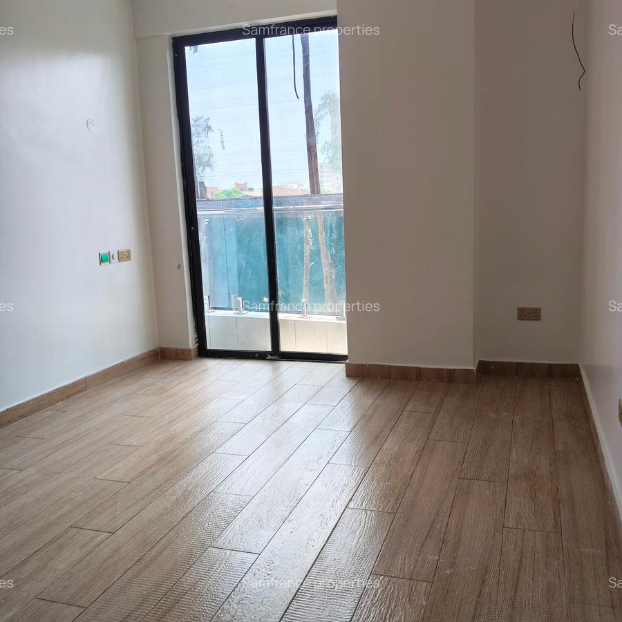 Serviced 2 Bed Apartment with En Suite at 2 Avanue - 4