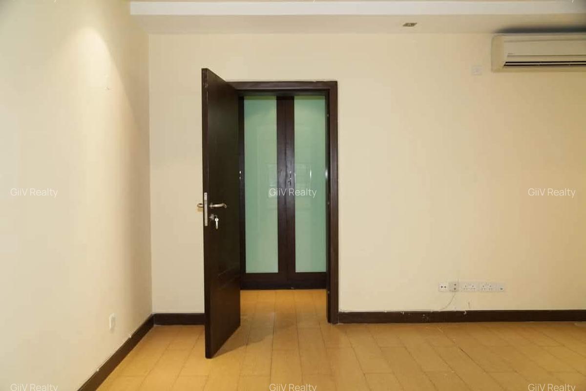 3 Bed Apartment with En Suite in Riverside - 13