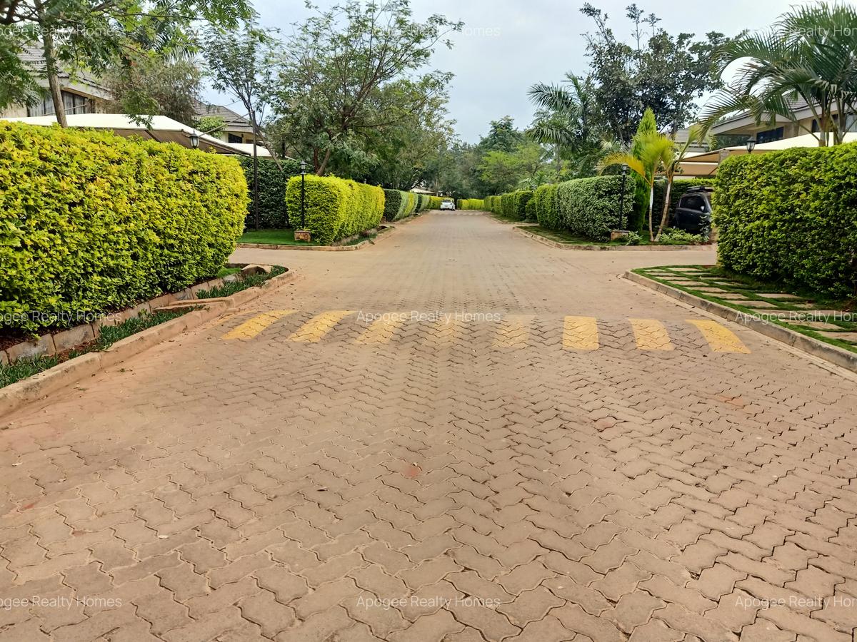 4 Bed House with En Suite at Garden Estate Road - 9