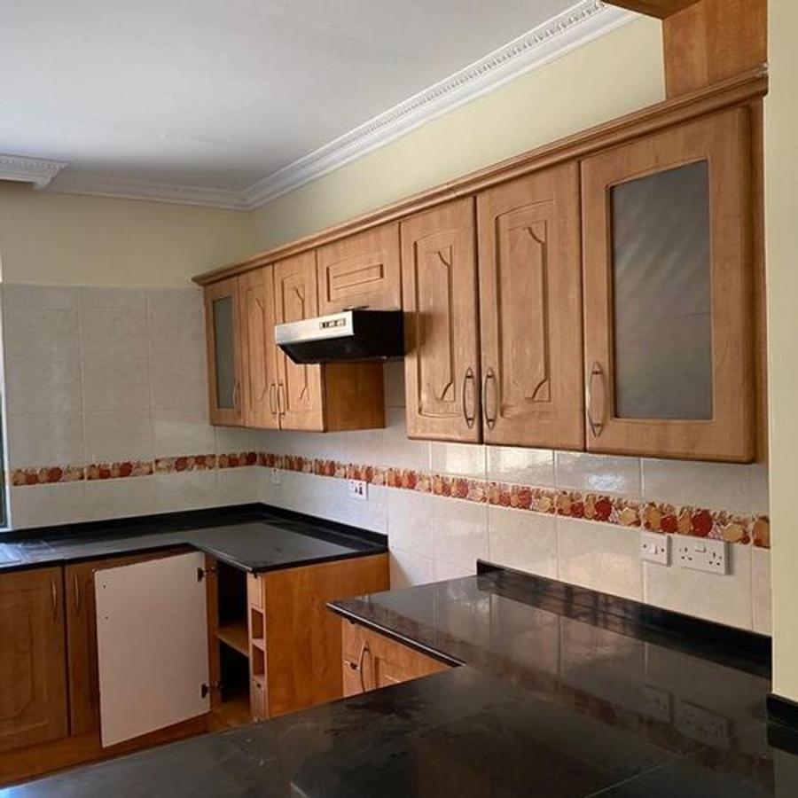 5 Bed House with En Suite at Lavington - 7