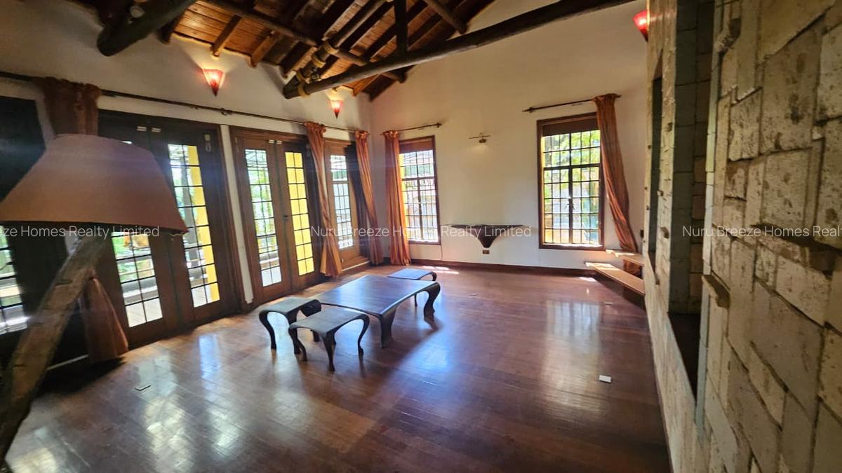 6 Bed House with En Suite in Runda - 11