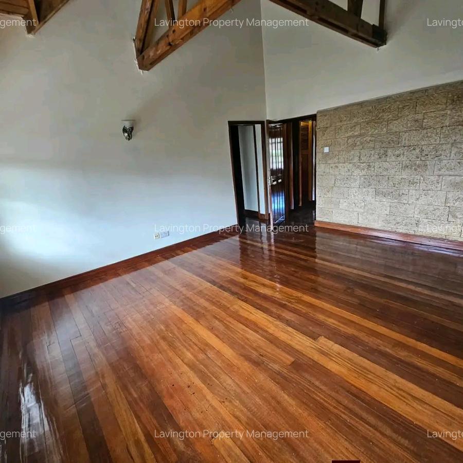 4 Bed Townhouse with En Suite at Valley Arcade - 7