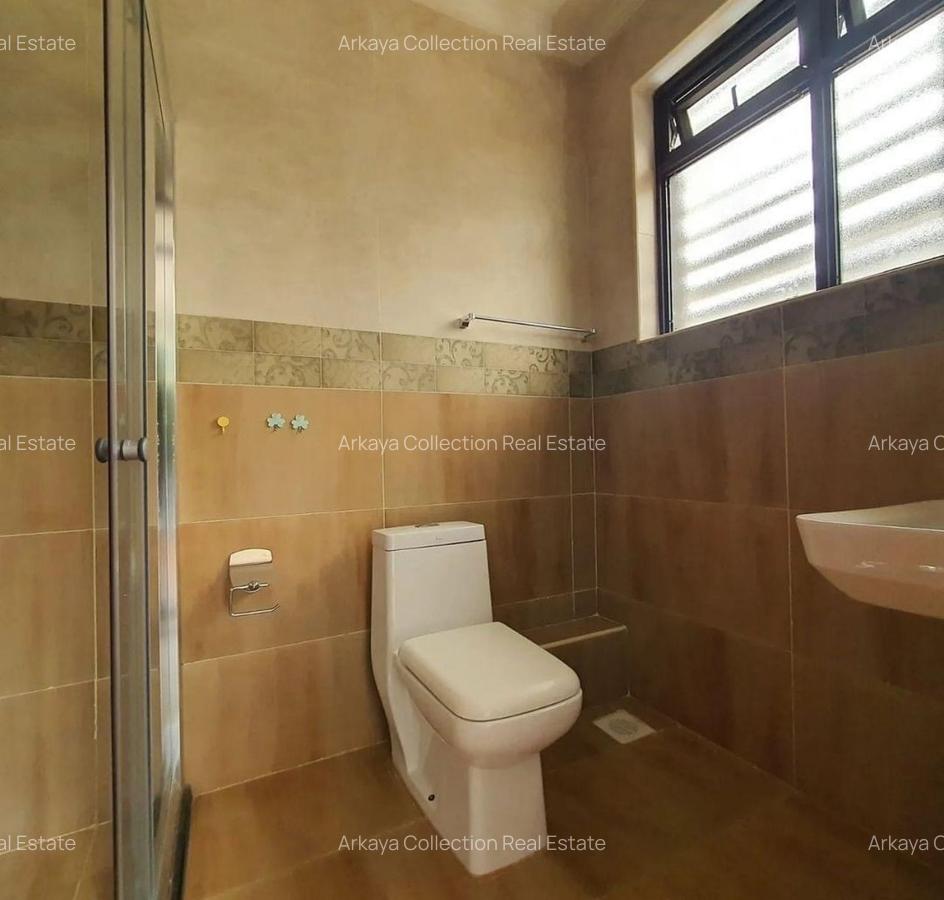 5 Bed House with En Suite in Lavington - 9