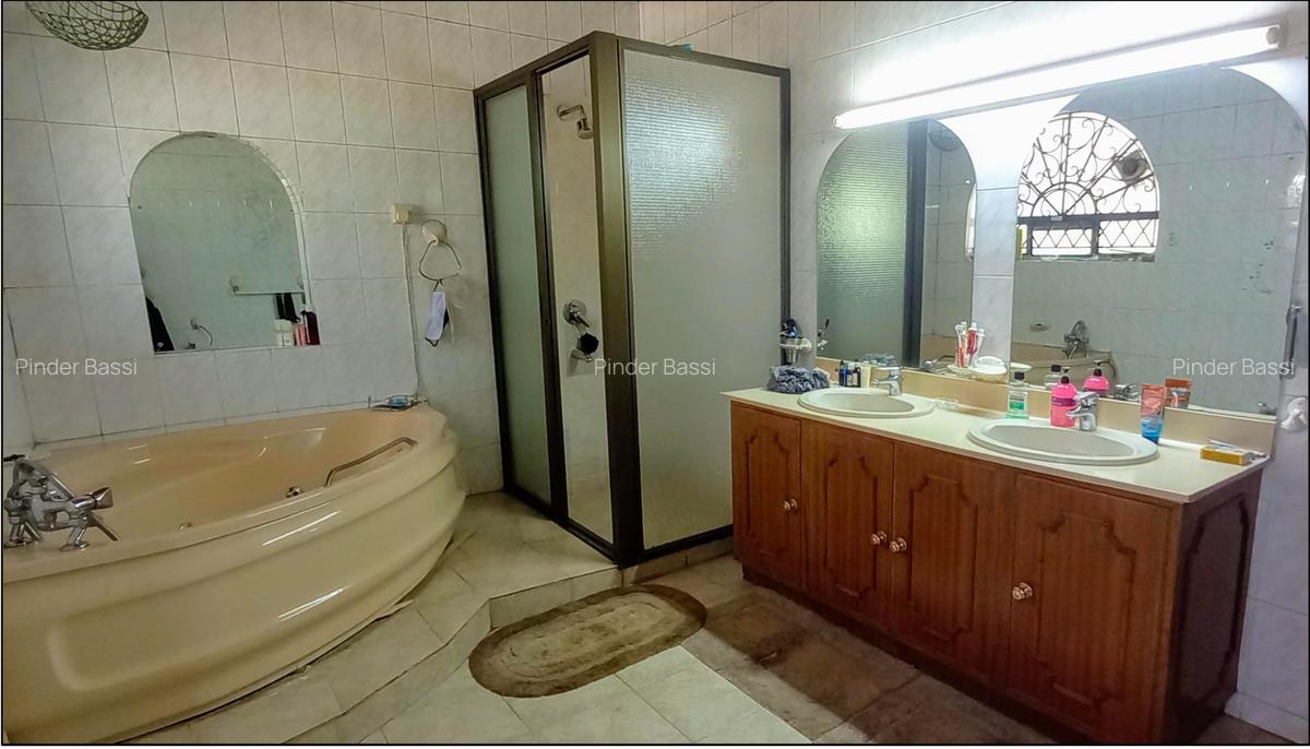 5 Bed Villa with En Suite at Gigiri - 17