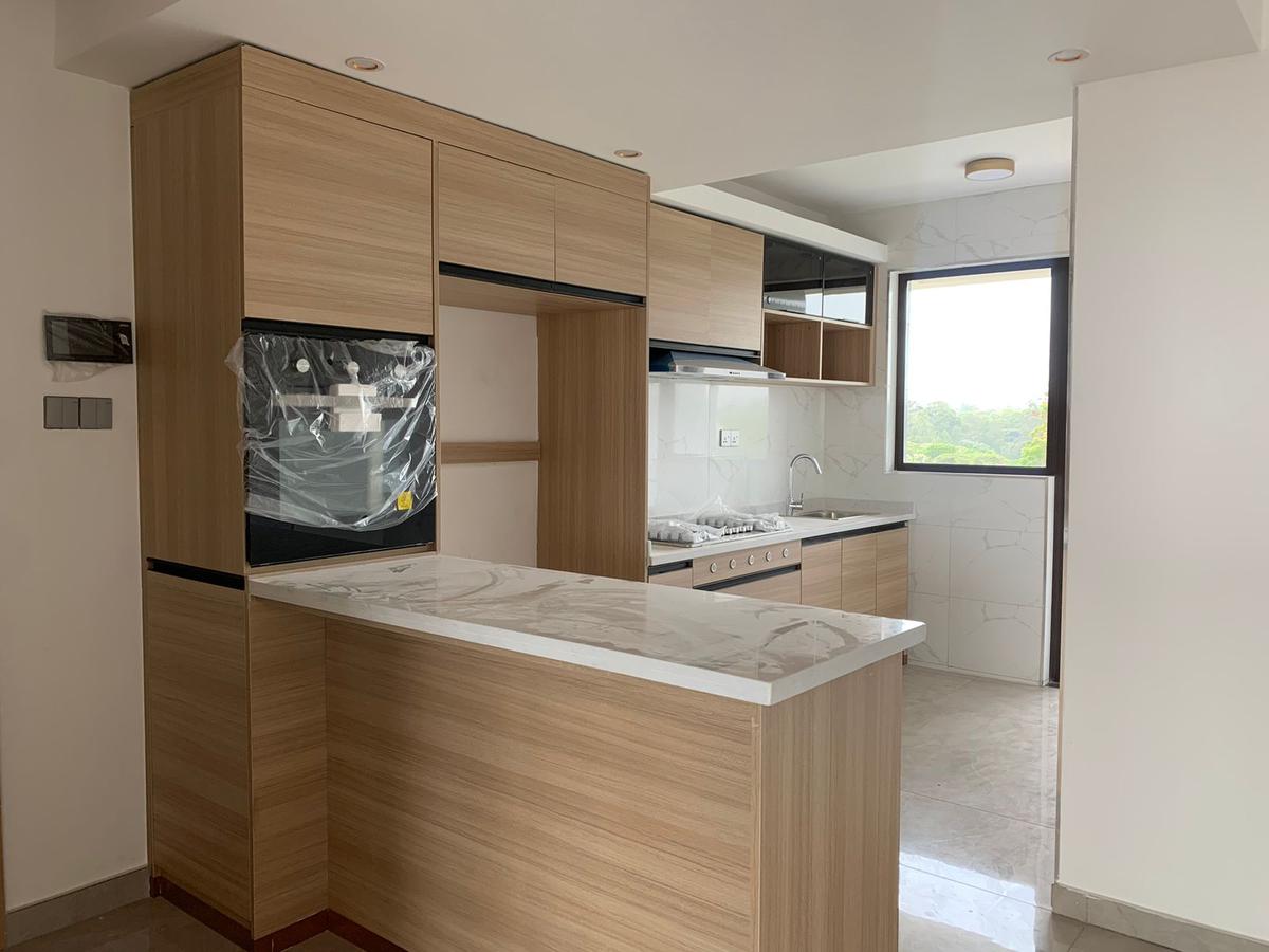 3 Bed Apartment with En Suite at Riverside - 9