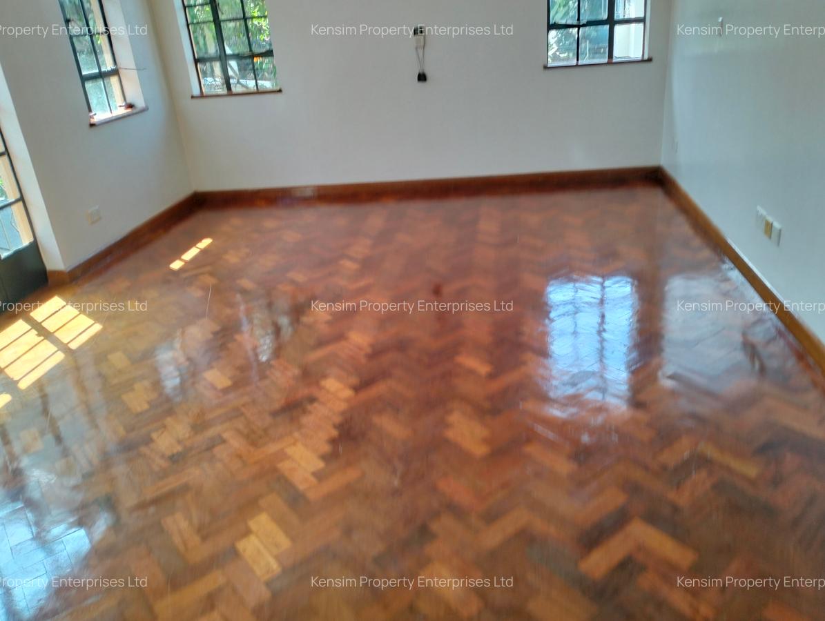 4 Bed Townhouse with En Suite in Kitisuru - 16