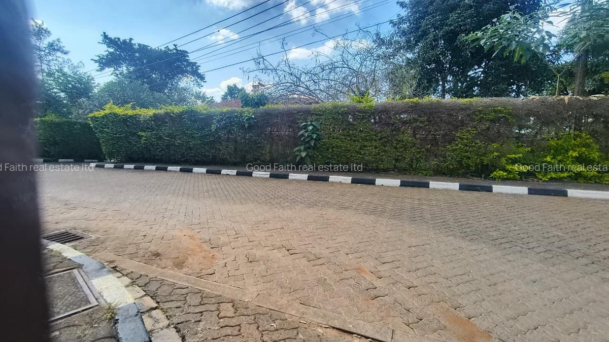 5 Bed House with En Suite in Runda - 18