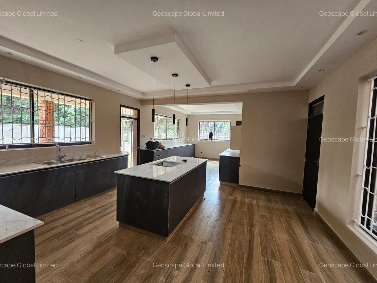 5 Bed House with En Suite in Spring Valley - 10