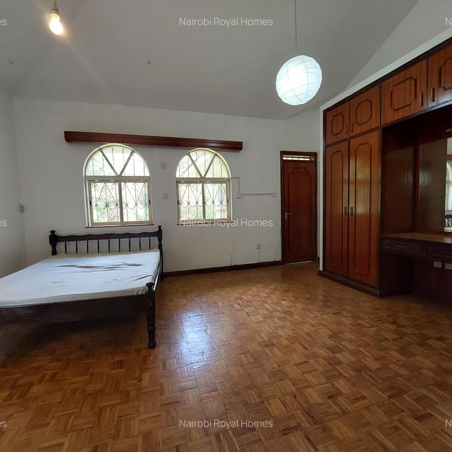 5 Bed House with En Suite at Mimosa Road - 5
