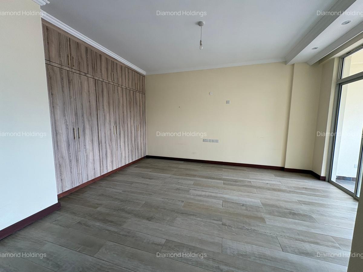 2 Bed Apartment with En Suite in Parklands - 4