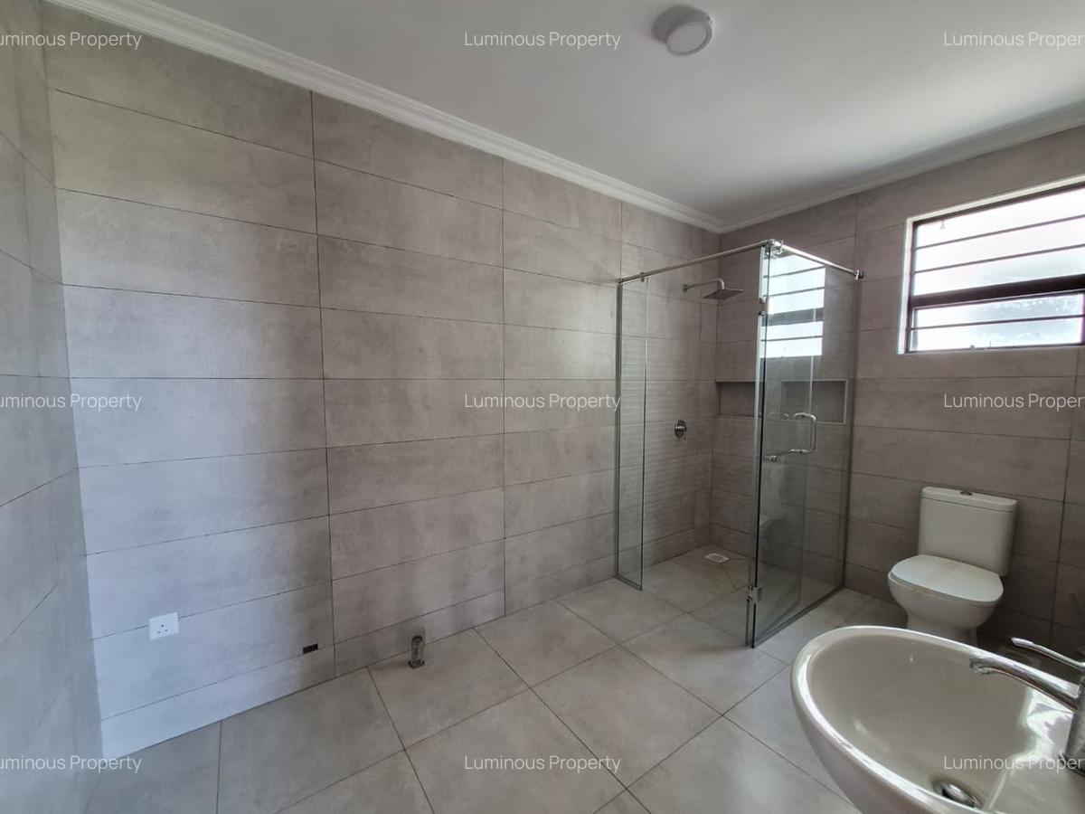 4 Bed House with En Suite at Membley - 9