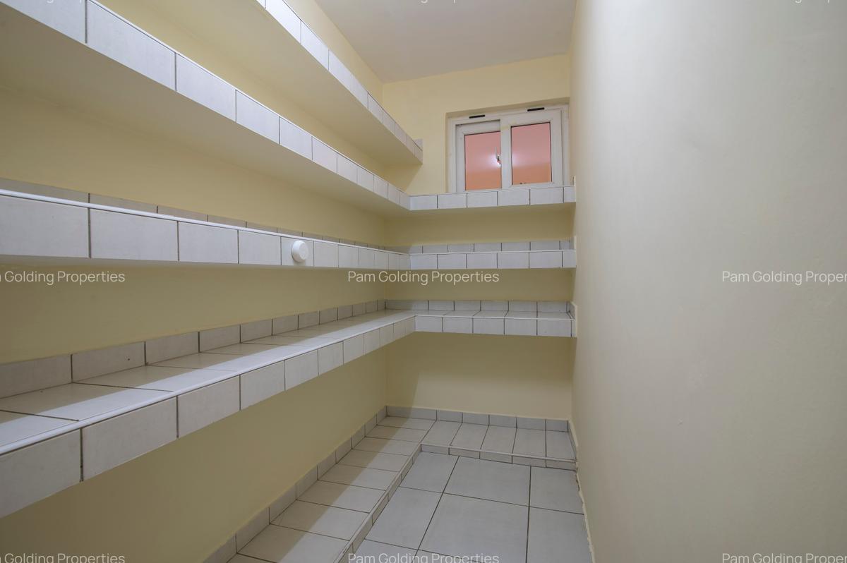 3 Bed Apartment with En Suite at School Lane - 6