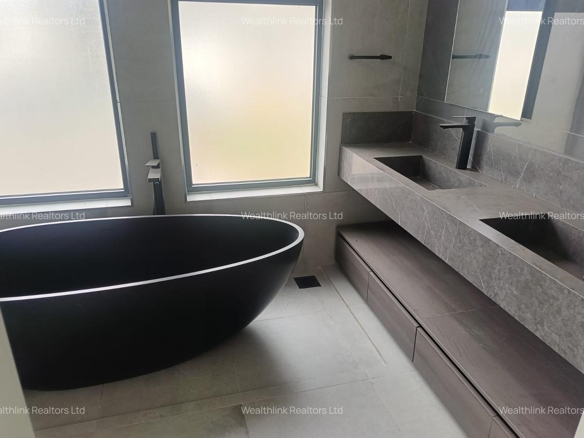 4 Bed Townhouse with En Suite at Runda - 14