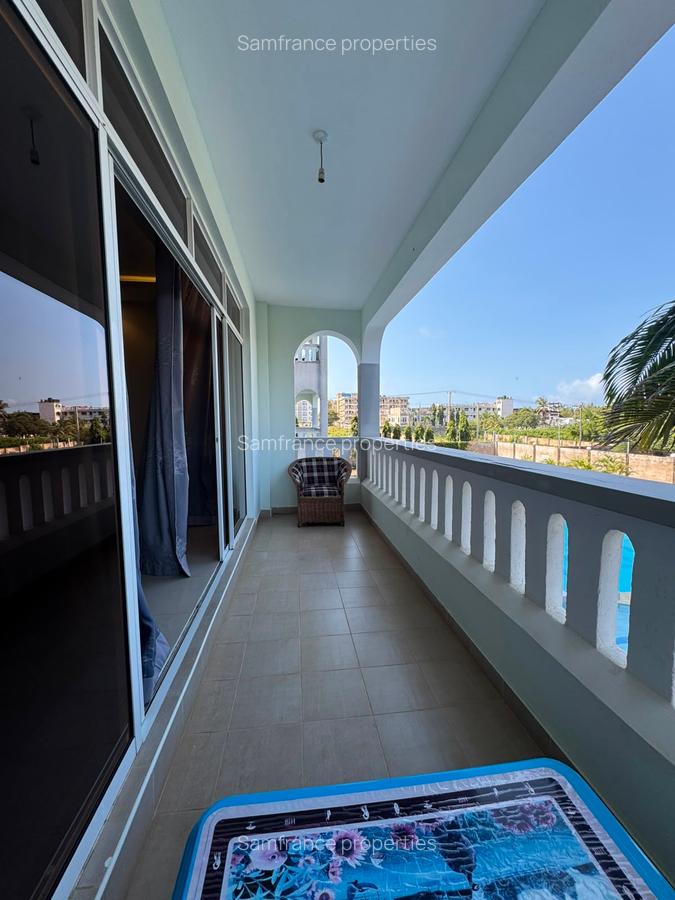 1 Bed Apartment with En Suite at Serena Road - 6