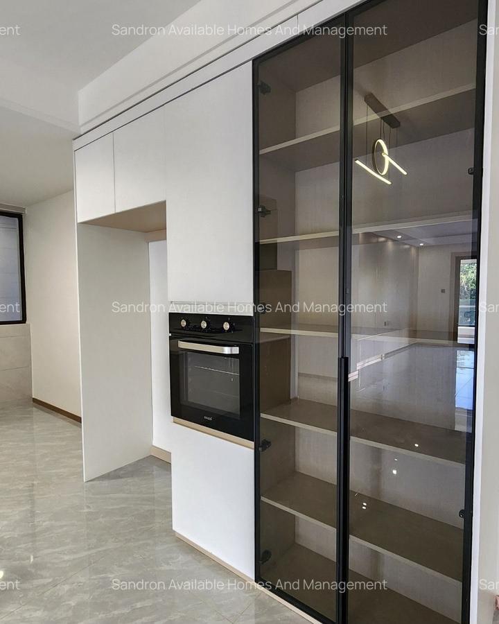3 Bed Apartment with En Suite in Riverside - 16