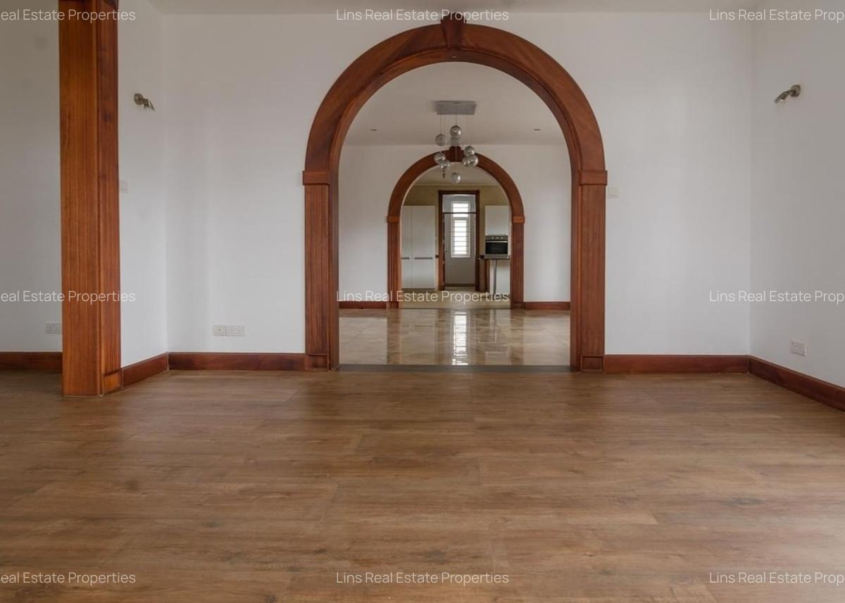 5 Bed Townhouse with En Suite in Rosslyn - 8