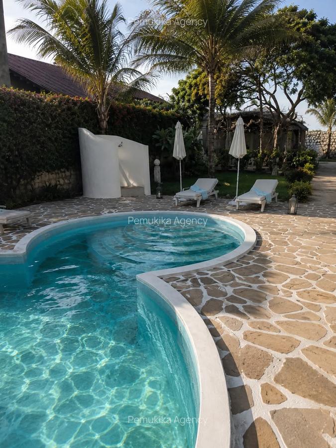 4 Bed House with En Suite in Watamu - 1