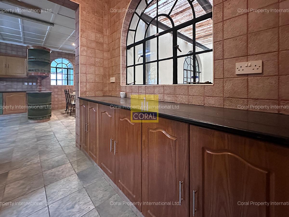 5 Bed House in Runda - 17