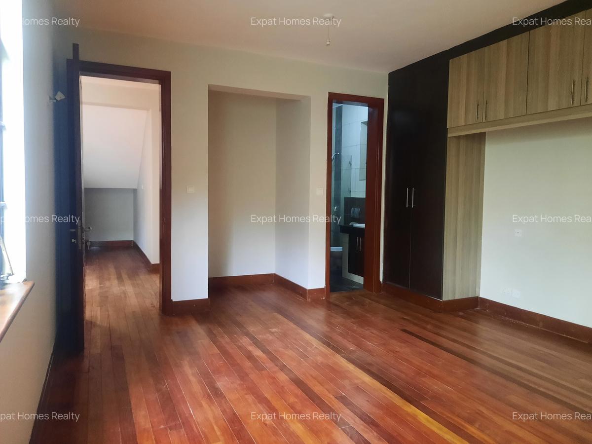 5 Bed Townhouse with En Suite in Lavington - 13