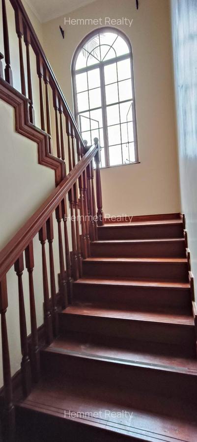 4 Bed House with En Suite in Ridgeways - 9
