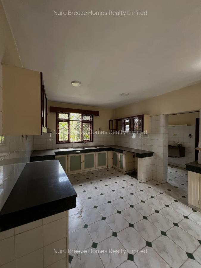 4 Bed Townhouse with En Suite in Lavington - 3