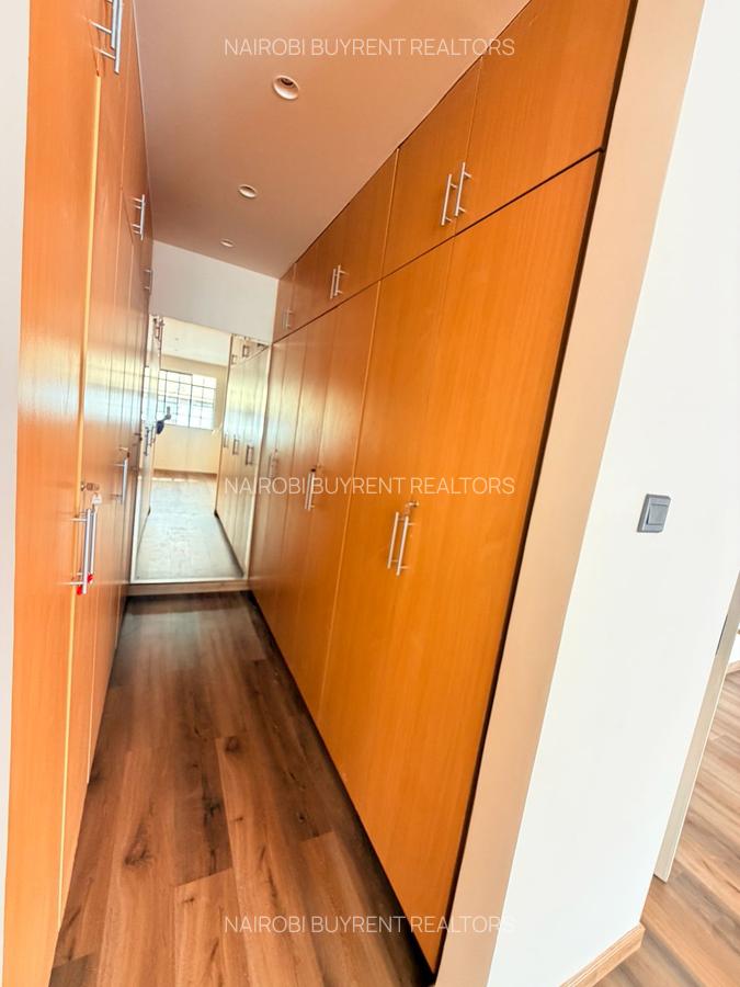4 Bed Townhouse with En Suite in General Mathenge - 13