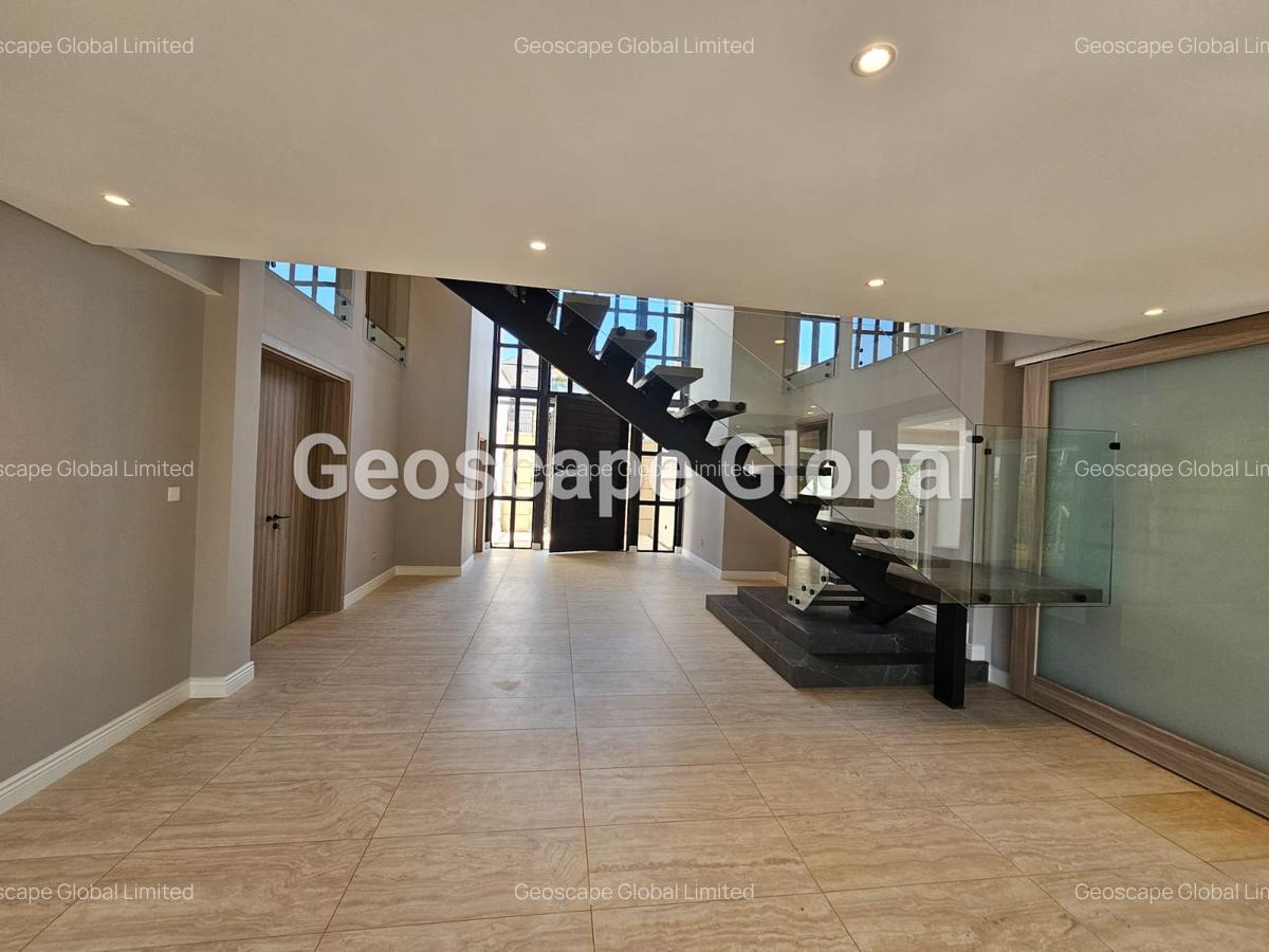 4 Bed House with En Suite in Runda - 9