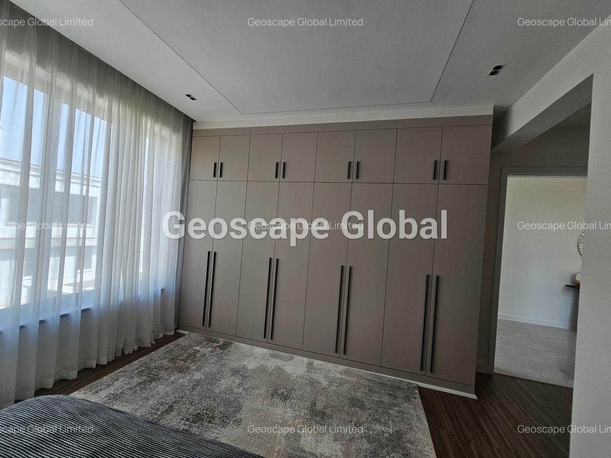 5 Bed House with En Suite in Runda - 19