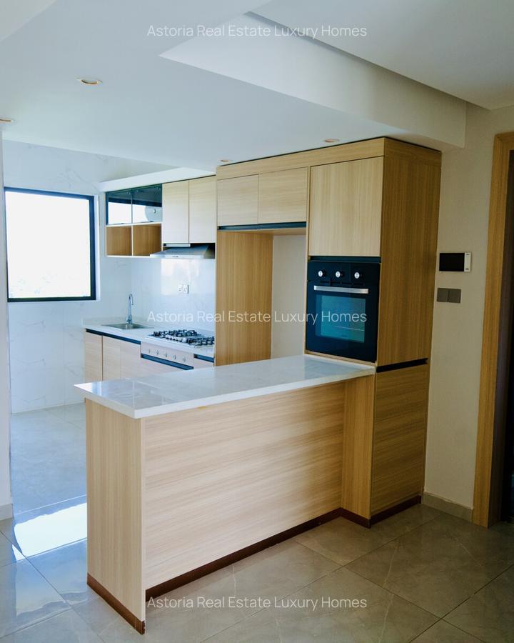3 Bed Apartment with En Suite at 2026-384 - 1