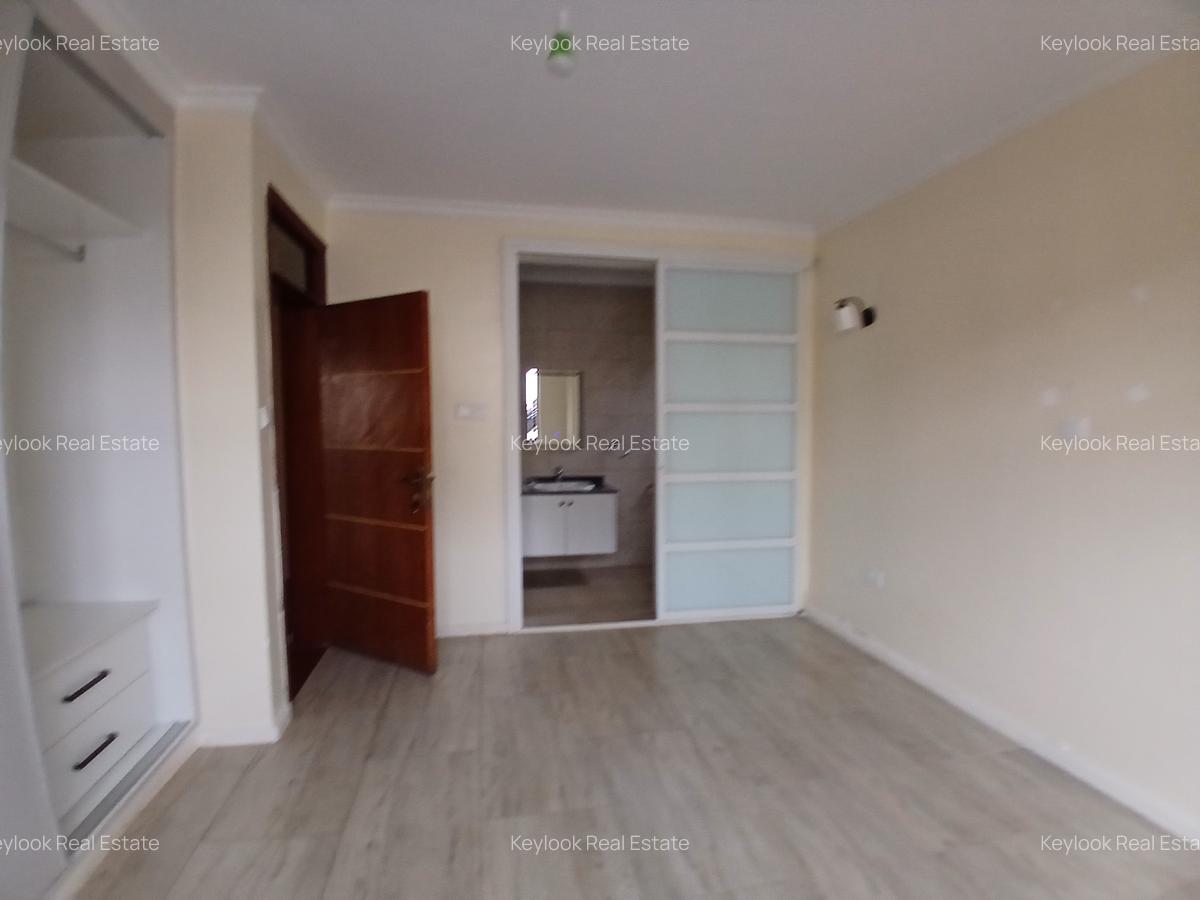 4 Bed Townhouse with En Suite at Lavington Green - 8