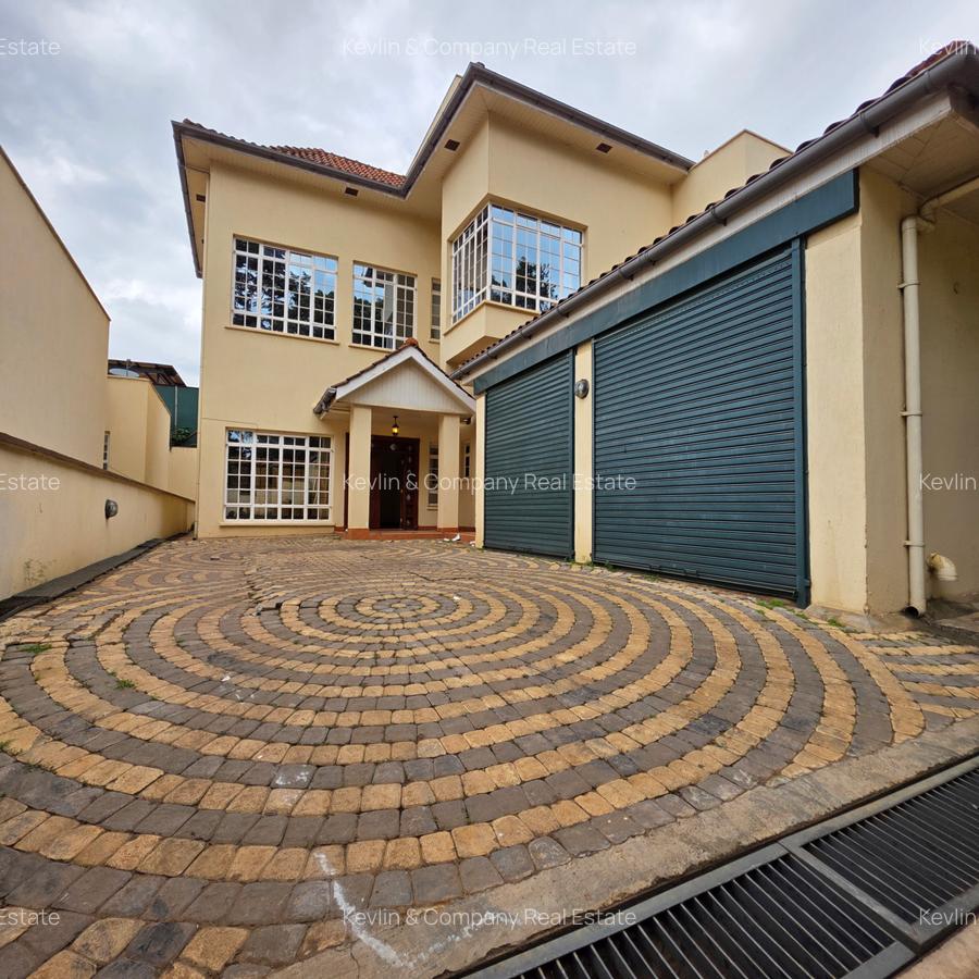 4 Bed Villa with En Suite in Kyuna - 1