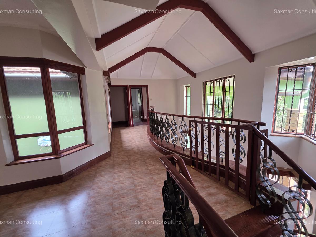 5 Bed House with En Suite in Runda - 12