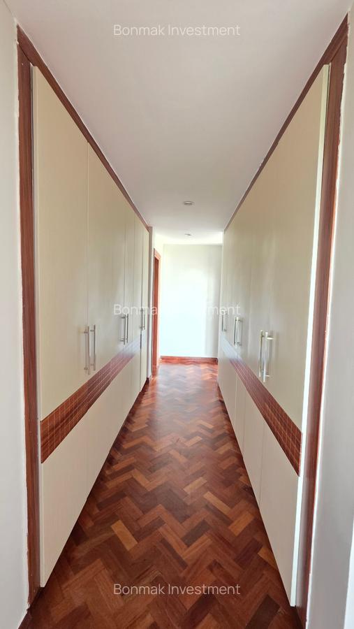 4 Bed Apartment with En Suite at Riverside Drive - 16