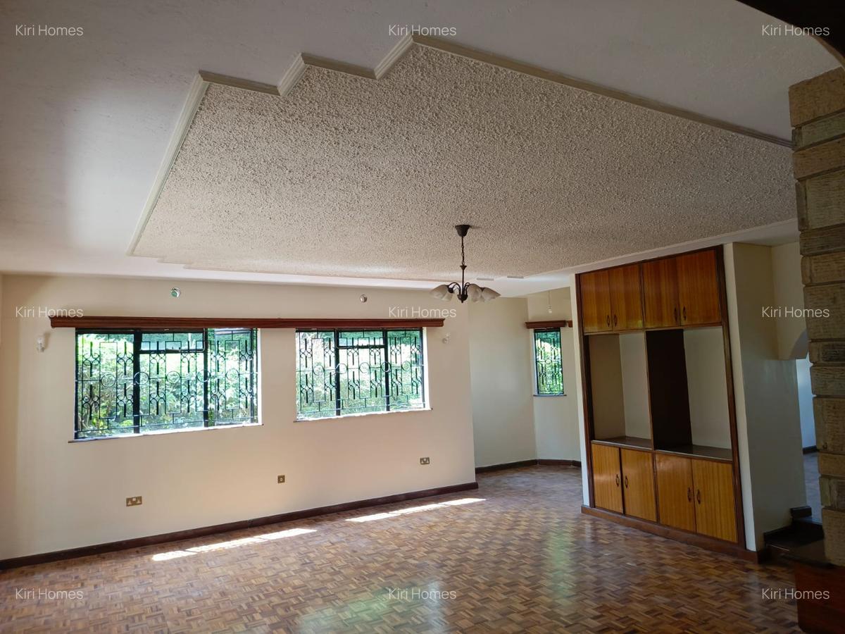 5 Bed Townhouse with En Suite in Nyari - 12